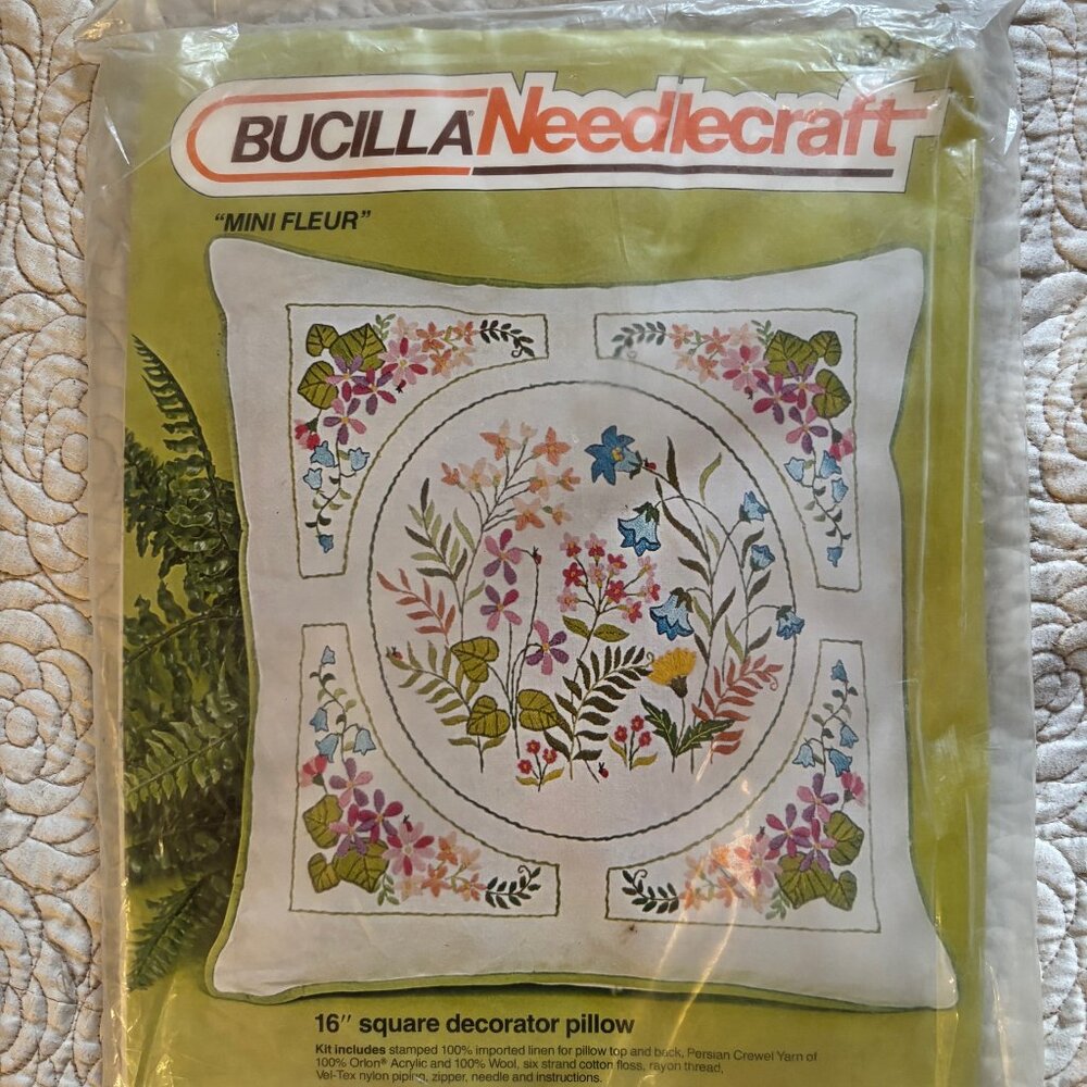 VINTAGE  BUCILLA NEEDLECRAFT MINI FLEUR 16" EMBROIDERY PILLOW KIT #2479 UNUSED